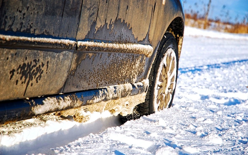 Почему обязательно мыть машину зимой фото